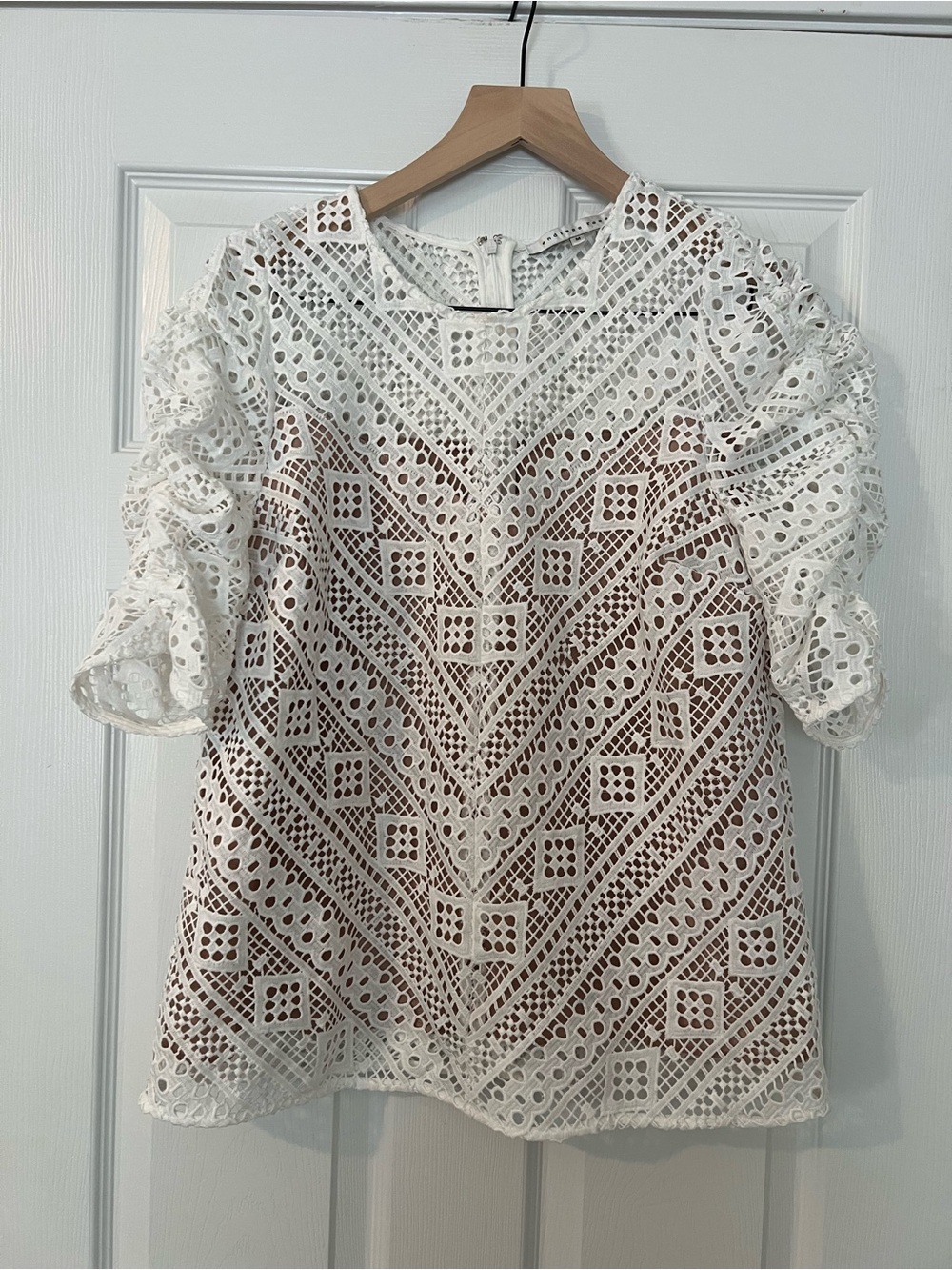 NWOT Anthro Endless Rose Women’s White Eyelet Lace Puff-Sleeve Top